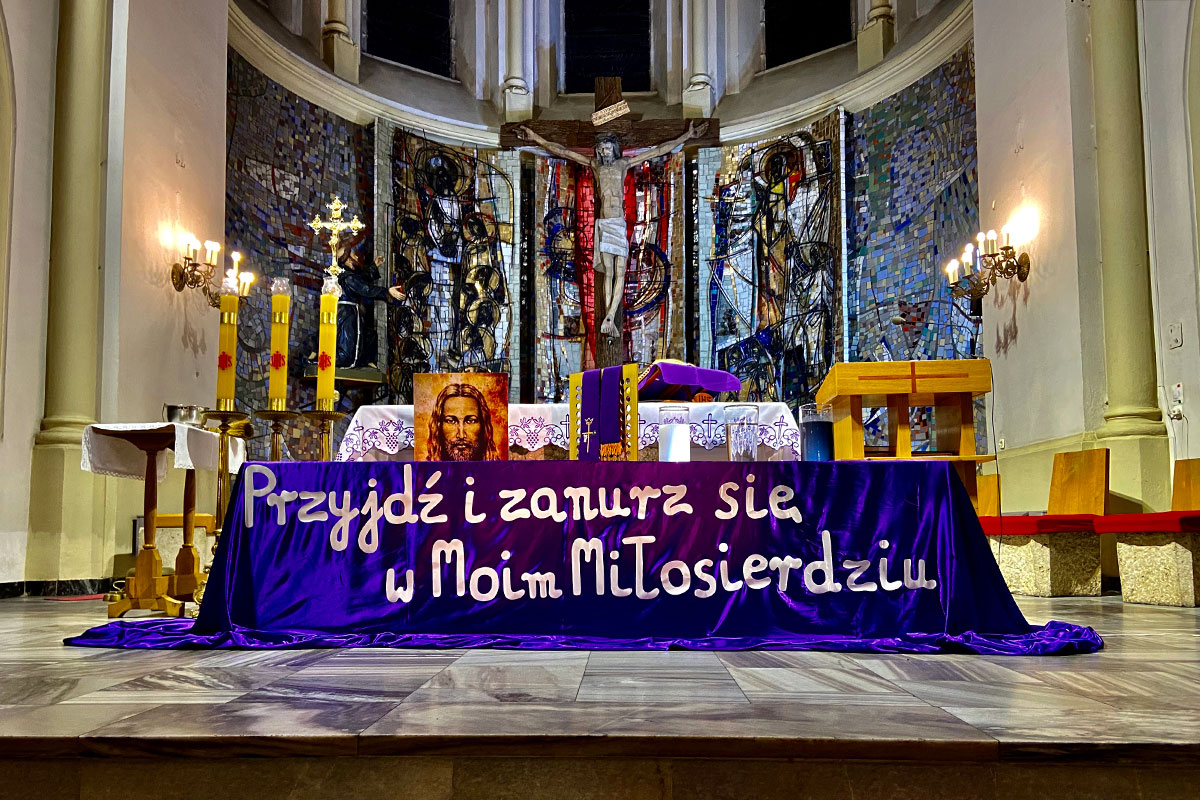 Napisz Dlaczego Pan Jezus Wzywa Nas Do Pełnienia Czynów Miłosierdzia Szczypta popiołu na głowę wzywa nas do nawrócenia – Boromeusz – Wrocław