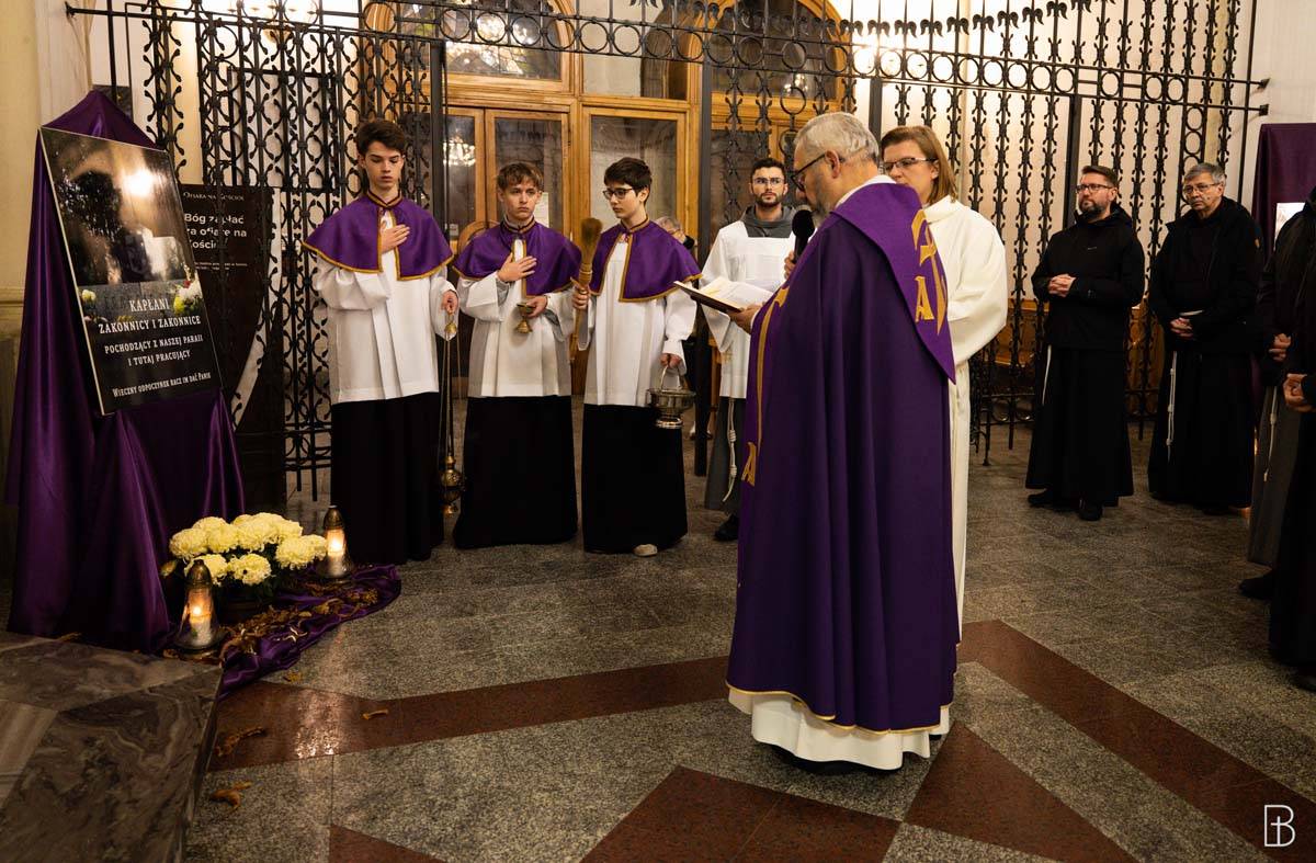 listopadowe modlitwy za zmarłych